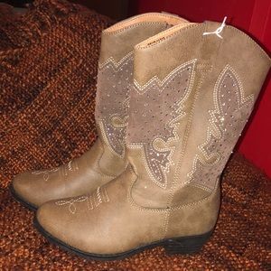 Kenzie girl cowboy boots w/ zipper Size 2